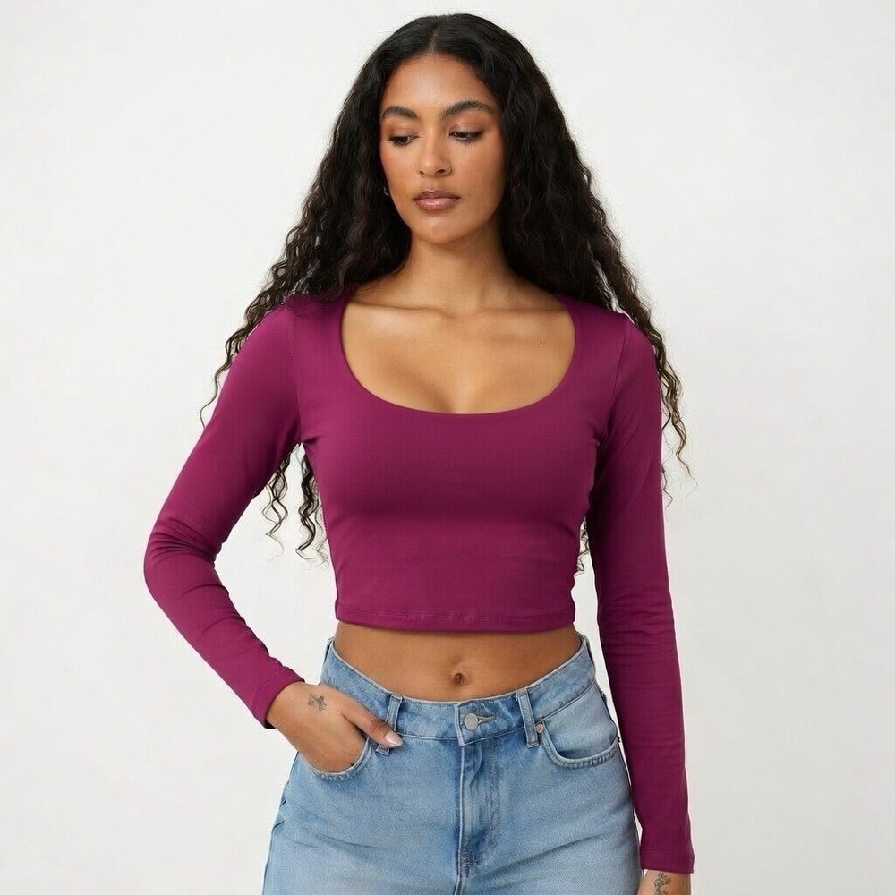 Sexy Sculpted Crop Top Women XS Berry ScoopNeck Long Sleeve Modern Chic Stretchy
